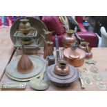 VARIOUS COPPER AND BRASSWARE INCLUDING TRAYS, BED WARMER, GRADUATED JUG AND HORSE BRASSES, ETC.