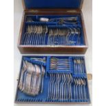 OAK CANTEEN CASE (AT FAULT) CONTAINING VARIOUS KING'S/QUEEN'S PATTERN SILVER PLATED CUTLERY