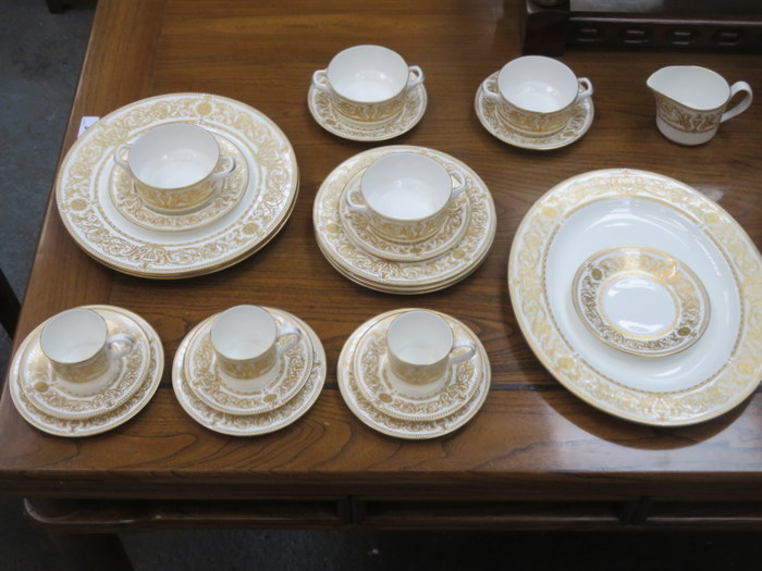 PARCEL OF PRETTY ROYAL WORCESTER HYDE PARK PATTERN GILDED DINNERWARE, - Image 4 of 6