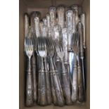 PARCEL OF VARIOUS KING'S/QUEEN'S PATTERN SILVER PLATED FLATWARE