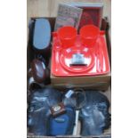 SUNDRY LOT INCLUDING 1950s PLASTIC 'BOARDMAN' TEAWARE, BINOCULARS,