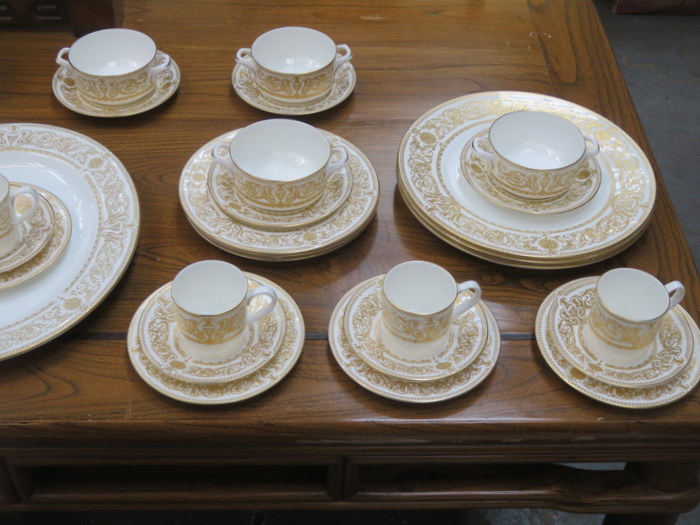 PARCEL OF PRETTY ROYAL WORCESTER HYDE PARK PATTERN GILDED DINNERWARE, - Image 3 of 6