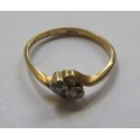 9CT GOLD CROSSOVER RING SET WITH TWO CLEAR STONES