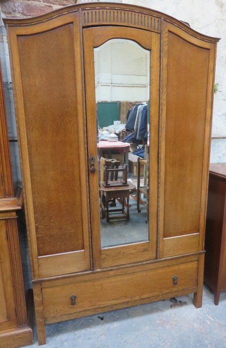 OAK MIRROR FRONTED SINGLE DOOR WARDROBE WITH DRAWER BELOW