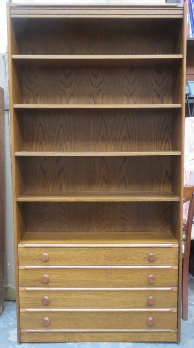 LARGE SET OF 20th CENTURY OAK OPEN BOOKSHELVES FITTED WITH FOUR DRAWERS BELOW