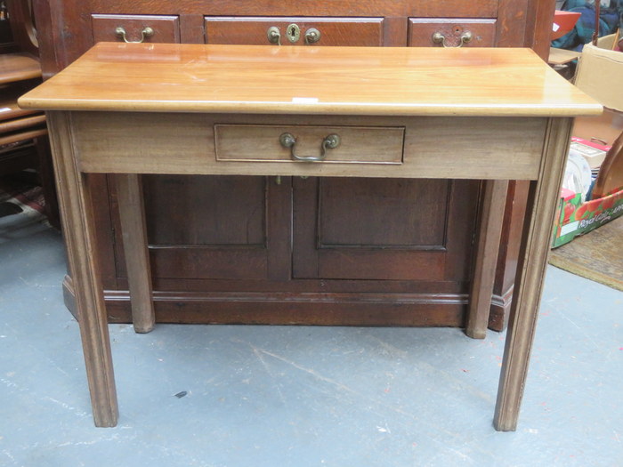 MAHOGANY SINGLE DRAWER SIDE TABLE