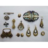 MIXED LOT OF GOLD AND GOLD COLOURED JEWELLERY INCLUDING BROOCH, CUFFLINKS AND WATCH ROTATING FOB,