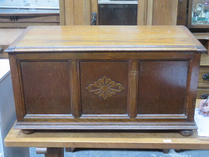 PANELLED OAK BLANKET BOX