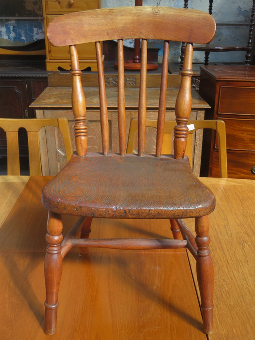 SMALL VINTAGE CHILD'S/DOLL'S FARMHOUSE CHAIR