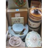 PARCEL OF CERAMICS INCLUDING UNSIGNED JOHN SNEDDON STUDIO POTTERY POT AND COVER PLUS LOBSTER PLATES