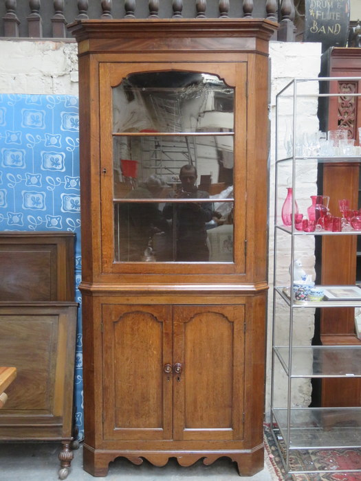 LARGE VICTORIAN OAK SINGLE GLAZED CORNER CABINET