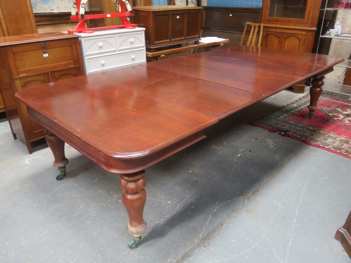 LARGE VICTORIAN EXTENDING DINING TABLE WITH THREE LEAVES