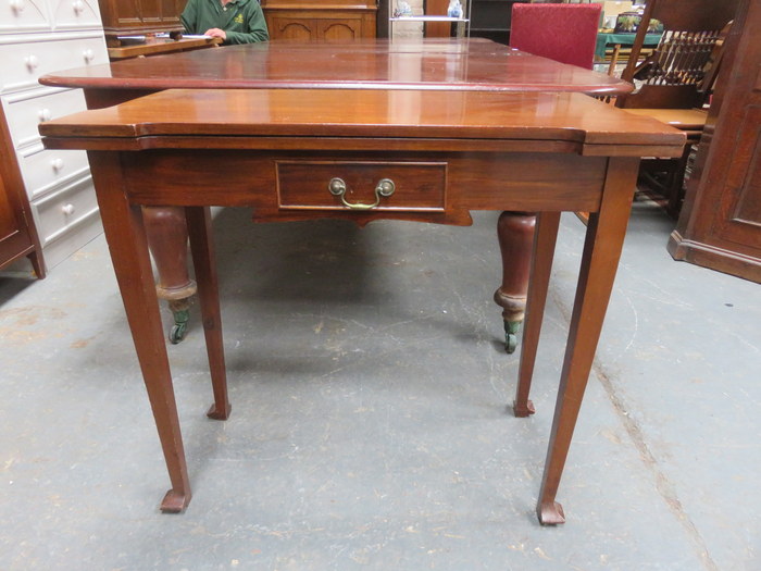 VICTORIAN MAHOGANY SINGLE DRAWER FOLD OVER CARD TABLE WITH GREEN FELT LINED INTERIOR