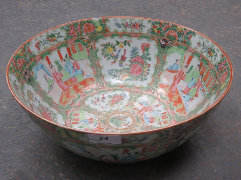 19th CENTURY FAMILLE VERTE GLAZED CERAMIC BOWL,