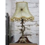 VICTORIAN STYLE GILT METAL FIGURE FORM TABLE LAMP WITH SHADE