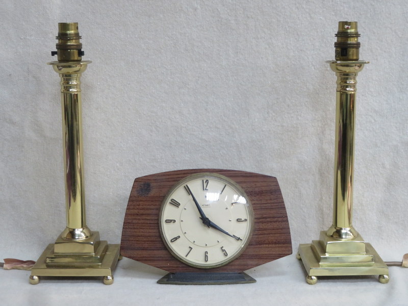 PAIR OF BRASS TABLE LAMPS AND ART DECO STYLE METAMEC MANTLE CLOCK