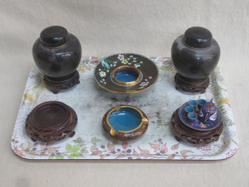 PARCEL OF CLOISONNE WARE INCLUDING ASHTRAYS AND PAIR OF GINGER JARS