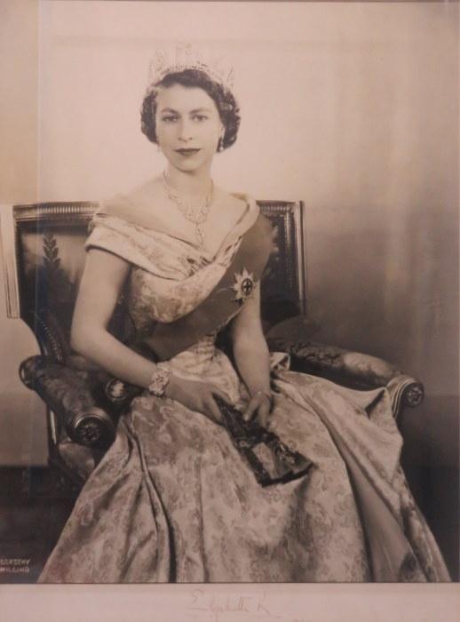 Queen Elizabeth II 1953 photograph by Dorathy Wilding, signed and dated Elizabeth R 1953, Framed and