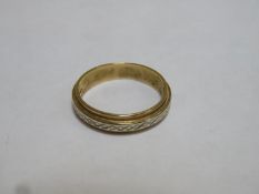 18ct gold eternity ring. Approx 5g