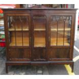 Victorian / Edwardian mahogany breakfront two door glazed display cabinet. Approx. 136cms long x