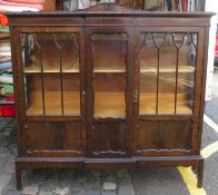 Victorian / Edwardian mahogany breakfront two door glazed display cabinet. Approx. 136cms long x