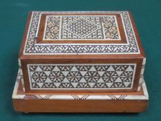 Vintage Indian Vizagapatam cigarette dispenser, inlaid with ivory and mother of pearl decoration and