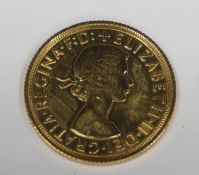Queen Elizabeth II 1962 gold full sovereign