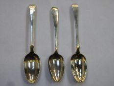 Pair of George III hallmarked silver spoons, London assay dated 1762, makers marks worn, possibly by