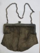 Hallmarked 925 silver mesh evening purse, London assay dated 1917 by Paul Ettlinger. Approx. 289.1g