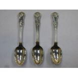 Early Victorian pair of hallmarked silver kings/queens pattern spoons, London assay by Elizabeth &