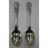 Pair of George IV hallmarked silver king/queens pattern spoons, London assay by William Chawner II