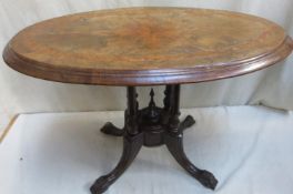 19th century walnut veneered oval topped Loo table, on mahogany quadrofoil supports, Approx. 66cm