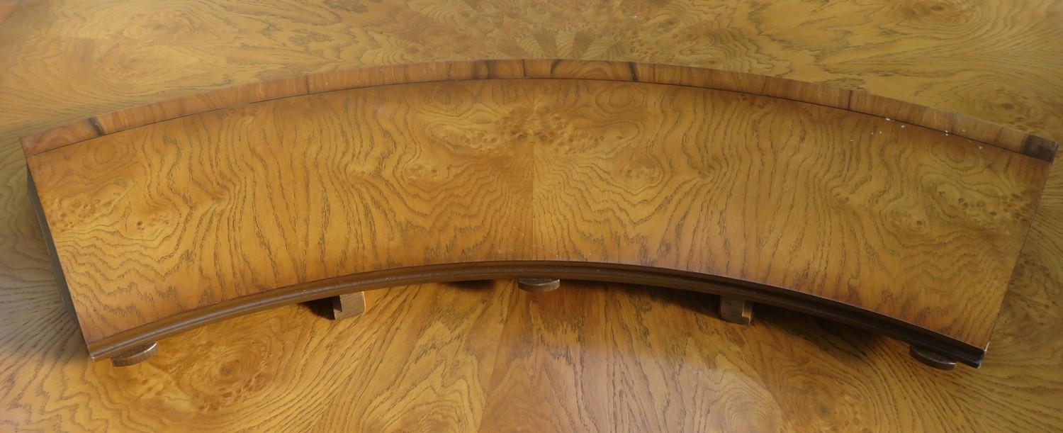 20th century inlaid oak circular topped dining table, on quadrafoil supports, with six curved leaves - Image 2 of 2