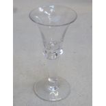 18th / 19th century inverted bell form knop stemmed wine glass. Approx. 17.5cms height.