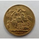 George V gold full sovereign, dated 1911. Approx. 8.2g