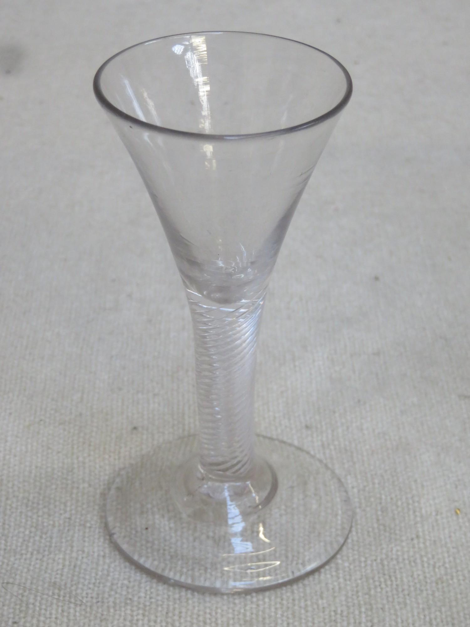 18th / 19th century trumpet form wine glass, with air twist stem. Approx. 12.5cms height.