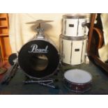 Pearl export series part drum kit, for restoration.