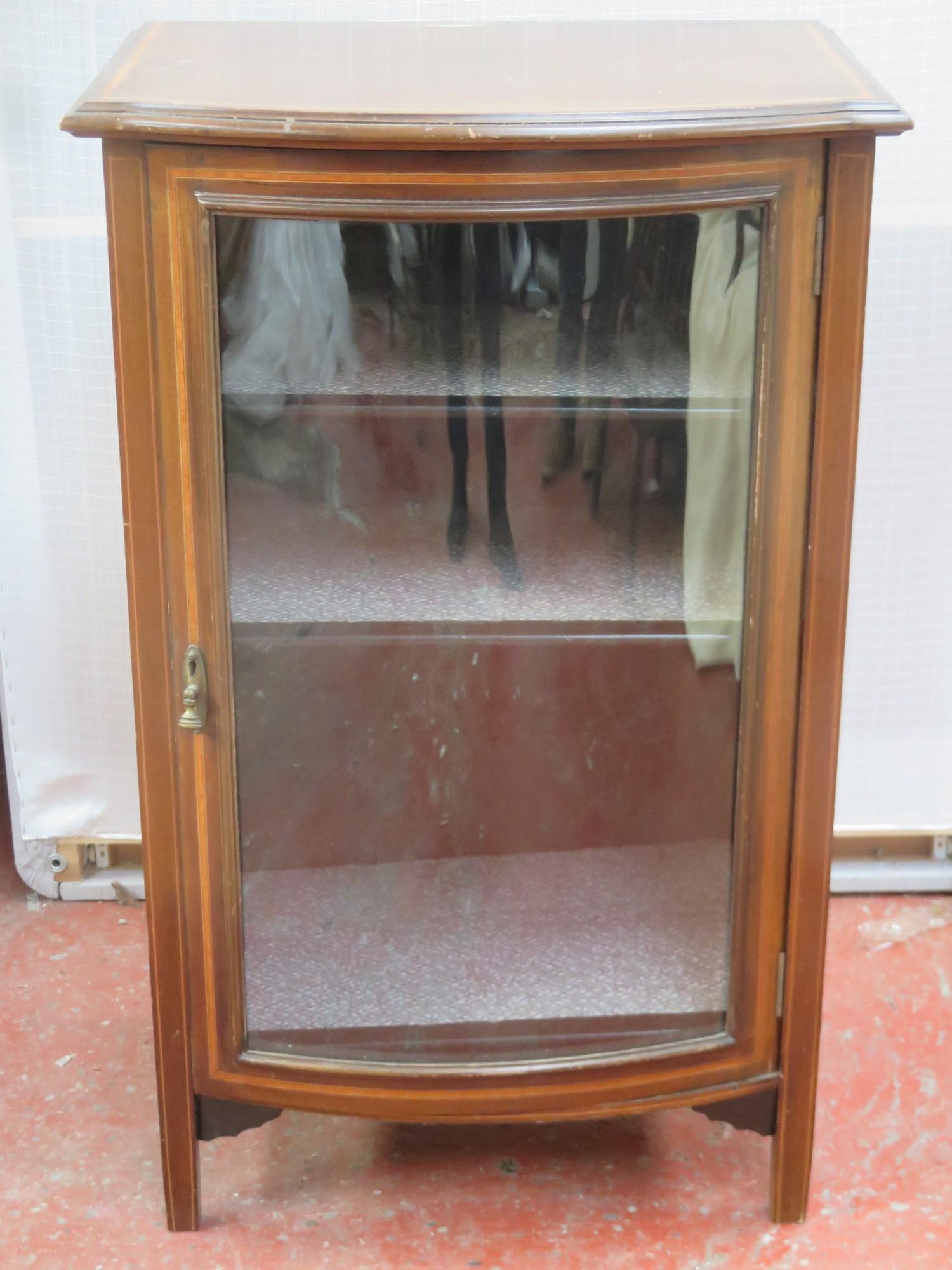 Inlaid mahogany bow fronted single door display cabinet. Approx. 84.5cm H x 54cm W x 14.5cm D