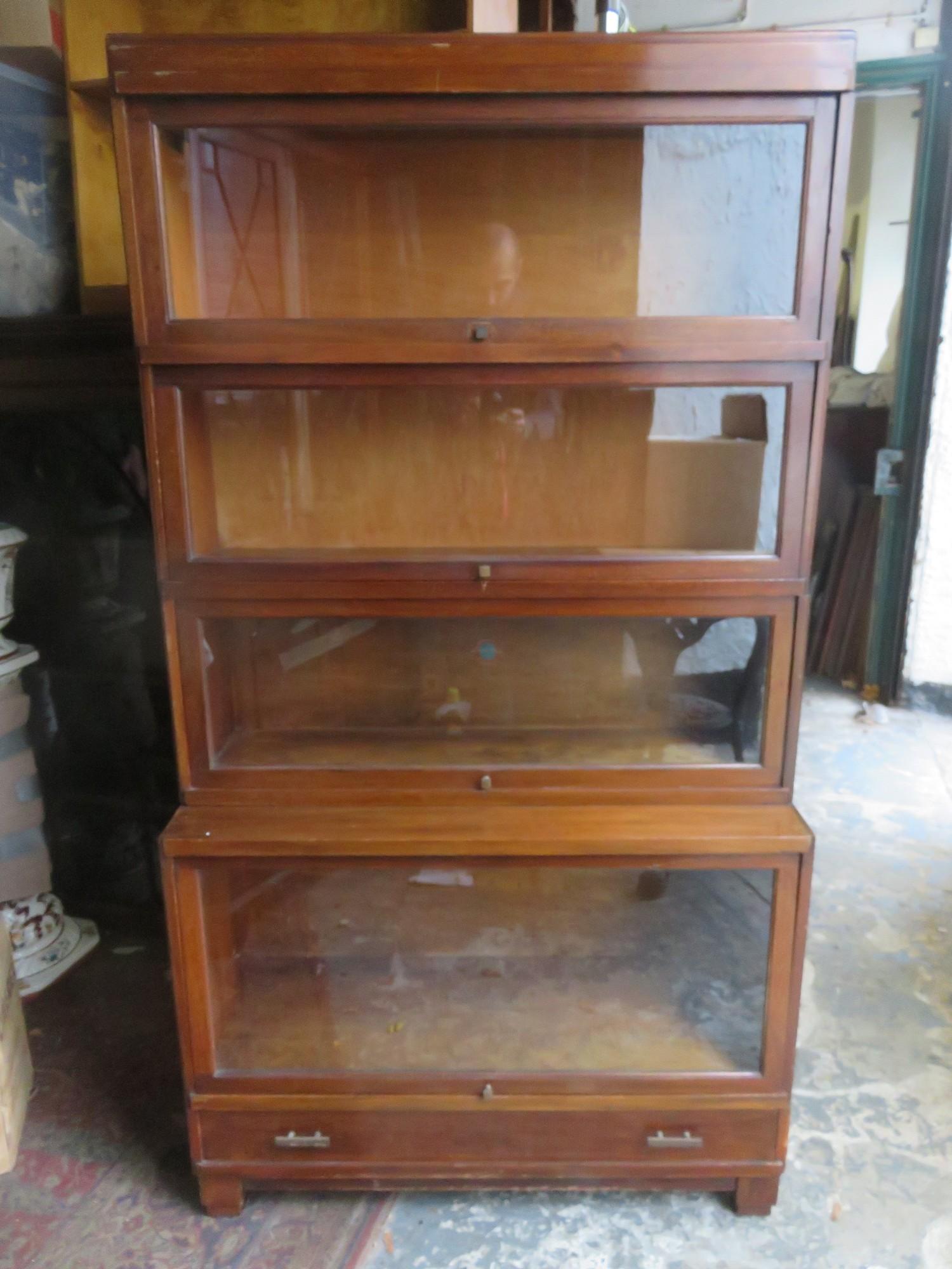 Globe - Wernicke, late 19th/early 20th century glazed four section stacking bookcase, with signle