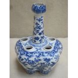 19th century oriental blue and white glazed ceramic quintal bulb vase, decorated with birds and