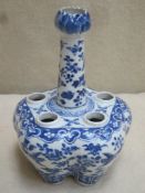 19th century oriental blue and white glazed ceramic quintal bulb vase, decorated with birds and