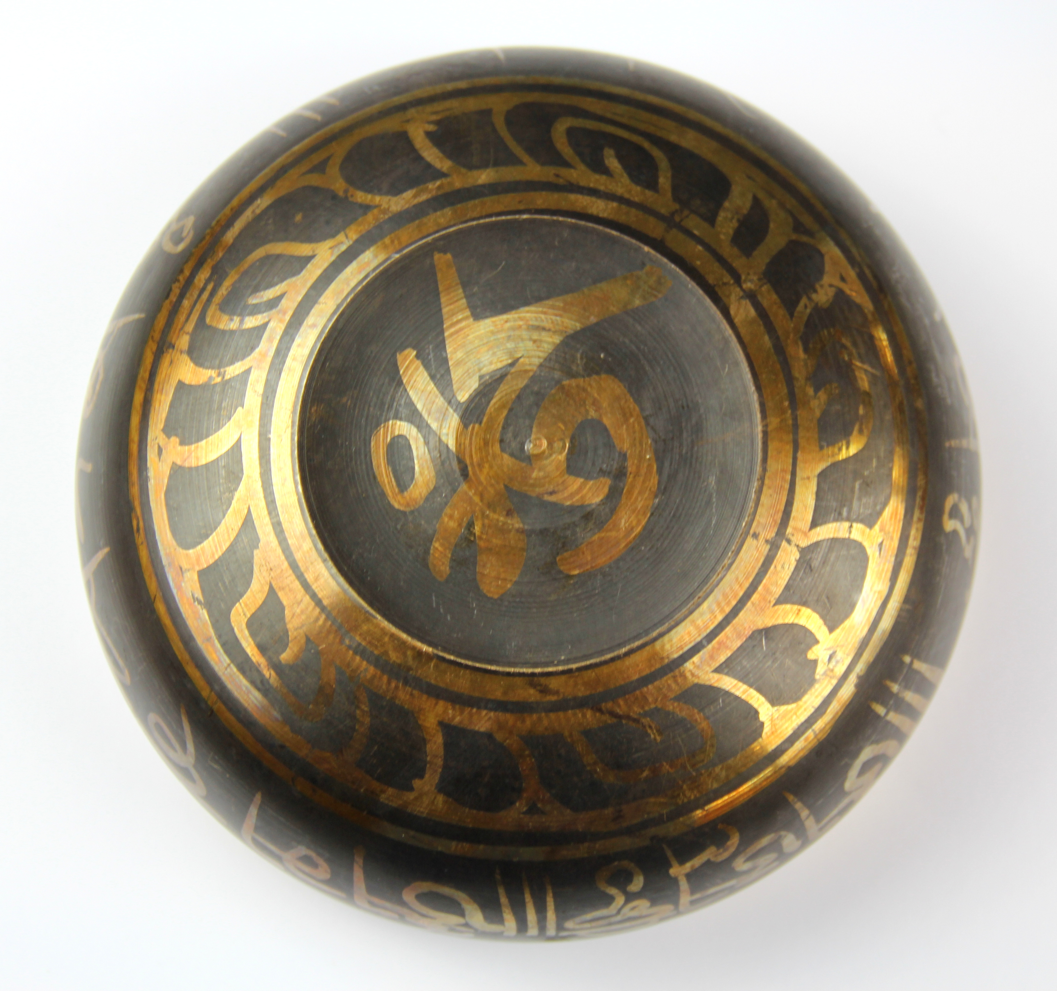A Tibetan bronze singing bowl, Dia. 12.5cm. - Image 4 of 4