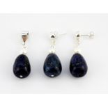 A pair of 925 silver lapis lazuli set earrings and matching pendant, L. 4cm.