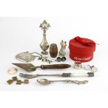 A quantity of small interesting items.