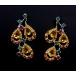 A pair of 925 silver gilt drop earrings set with emerald, rubies and citrines, L. 3.5cm.