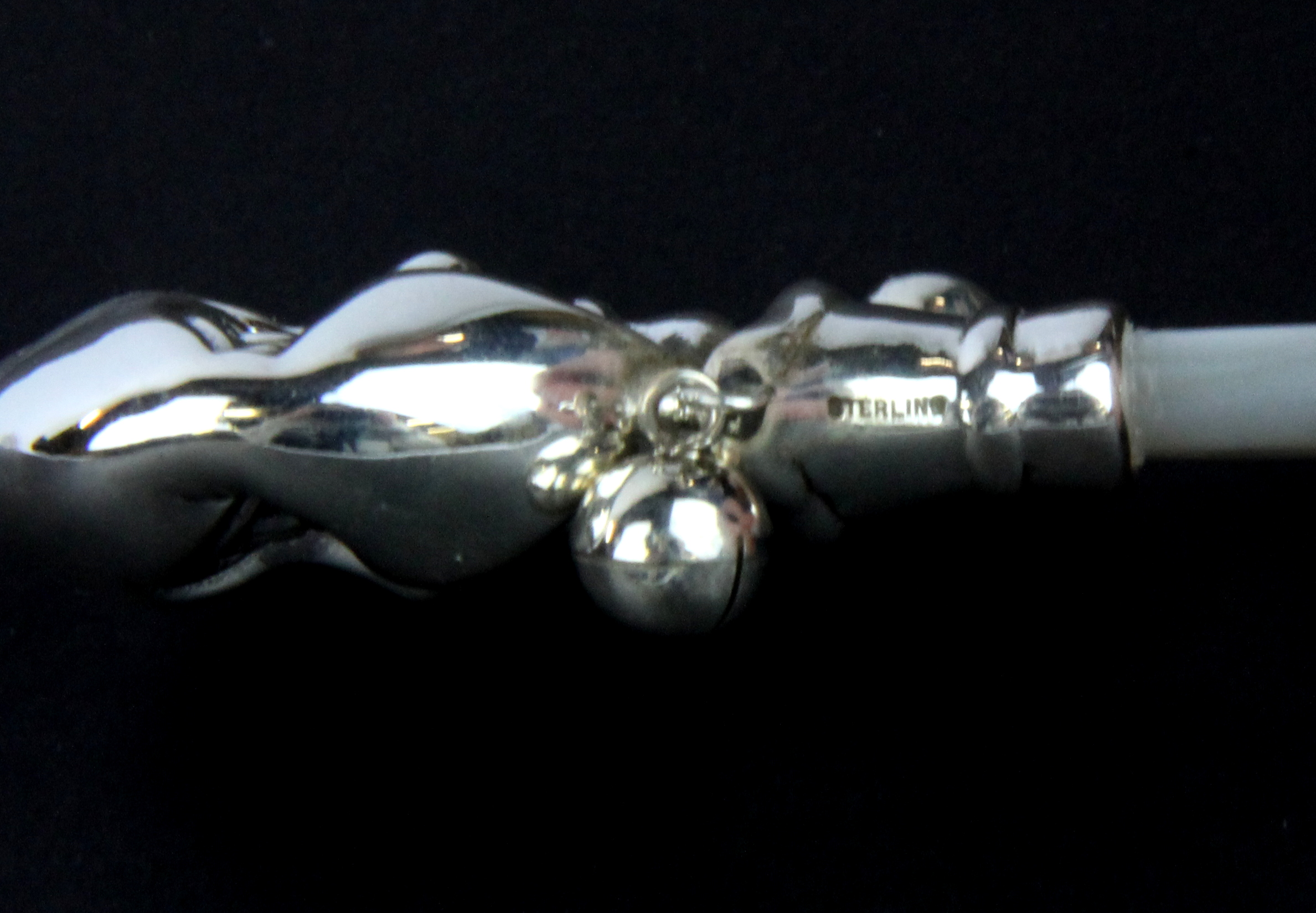 A sterling silver and mother of pearl man in the moon baby rattle, L. 8cm. - Image 3 of 3
