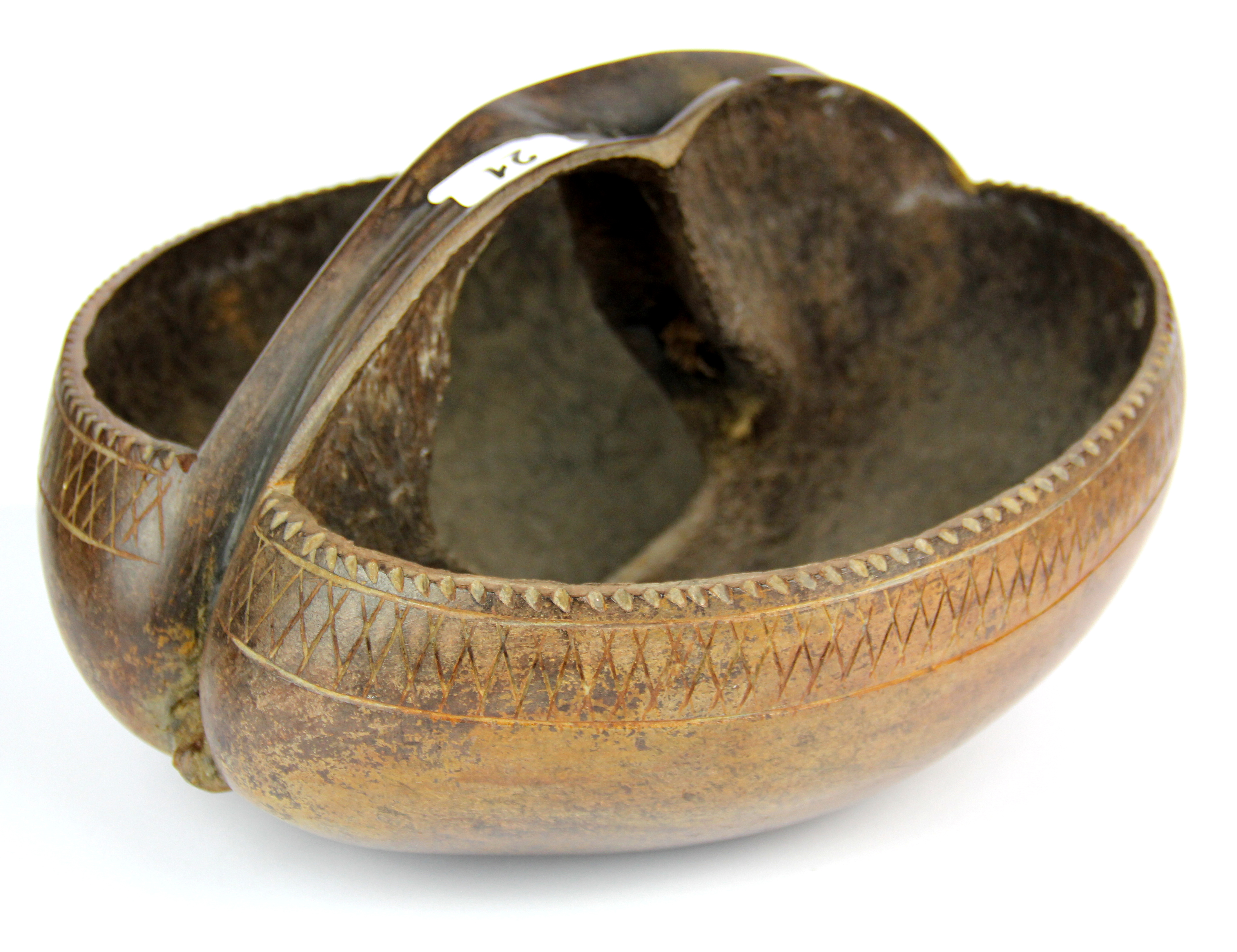 A coco de mer bowl, Dia. 27cm.