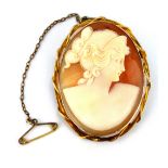 A 9ct yellow gold (stamped 9ct) cameo brooch, 4.5 x 3.5cm.