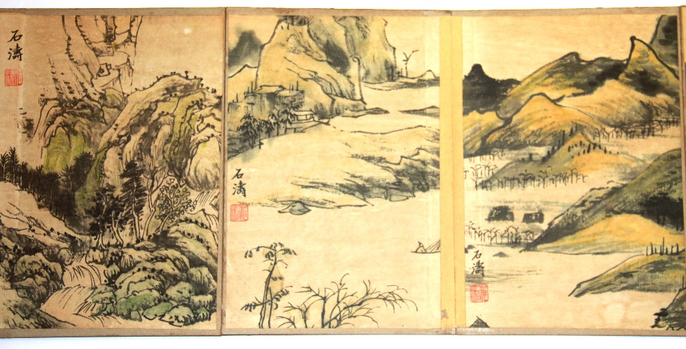 A Chinese folding book of hand painted landscapes, 27 x 19 x 3cm. - Image 3 of 3