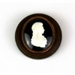 A fine yellow metal mounted Regency portrait cameo mounted in a wooden frame with decorative back,